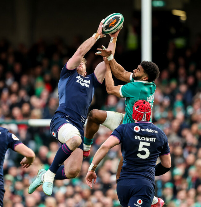 robert-baloucoune-and-kyle-steyn-compete-for-the-ball-in-the-air