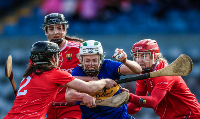 clodagh-mcintyre-is-surrounded-by-meabh-murphy-ava-fitzgerald-and-libby-coppinger