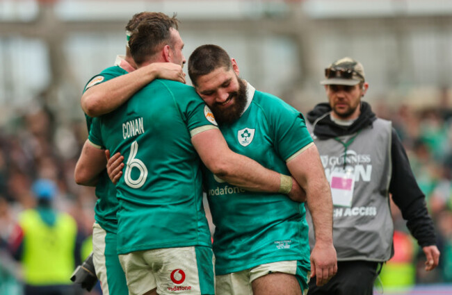 tom-otoole-tadhg-beirne-and-jack-conan-celebrate-after-the-match