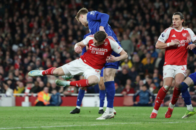london-uk-14th-mar-2026-arsenal-forward-viktor-gyokeres-is-challenged-by-everton-defender-jake-obrien-during-the-arsenal-v-everton-premier-league-match-at-the-emirates-stadium-london-england-on
