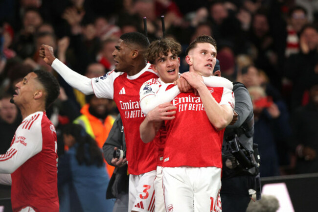 london-uk-14th-mar-2026-max-robert-dowman-a-congratulates-goalscorer-viktor-gyokeres-a-after-the-first-arsenal-goal-1-0-at-the-arsenal-v-everton-epl-match-at-the-emirates-stadium-london-u