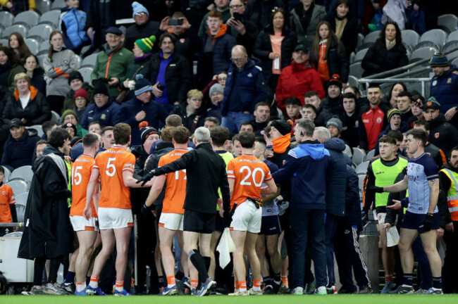 tempers-flare-between-the-sides-after-the-first-half