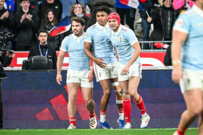 saint-denis-france-14th-mar-2026-louis-bielle-biarrey-of-france-celebrate-his-try-with-teammates-during-the-2026-six-nations-championship-rugby-union-match-between-france-and-england-on-14-march