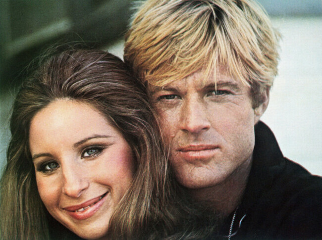 so-wie-wir-waren-cherie-bitter-the-way-we-were-usa-1973-sydney-pollack-hubbell-robert-redford-und-katie-barbra-streisand-film-fernsehen-drama-liebesfilm-70er-paar-regie-sydney-pollack-aka