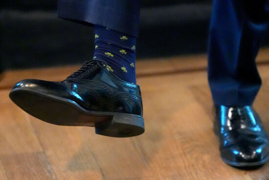 us-vice-president-jd-vance-showing-off-a-pair-of-shamrock-adorned-socks-during-a-breakfast-at-the-naval-observatory-his-residence-in-washington-dc-as-part-of-taoiseach-micheal-martin-and-his-wife-ma