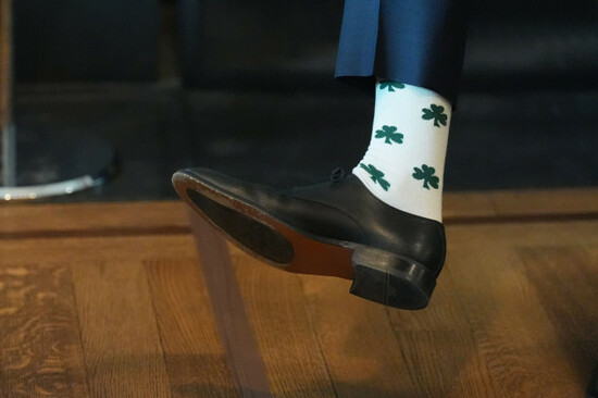 us-vice-president-jd-vance-showing-off-his-shamrock-socks-while-speaking-at-a-breakfast-meeting-he-hosted-at-his-official-residence-in-washington-dc-for-the-visit-by-taoiseach-micheal-martin-picture