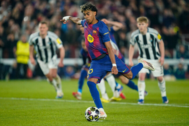 barcelona-spain-18th-mar-2026-lamine-yamal-of-fc-barcelona-scores-the-3-2-during-the-uefa-champions-league-match-match-day-round-of-8-second-leg-between-fc-barcelona-and-newcastle-spotify-camp
