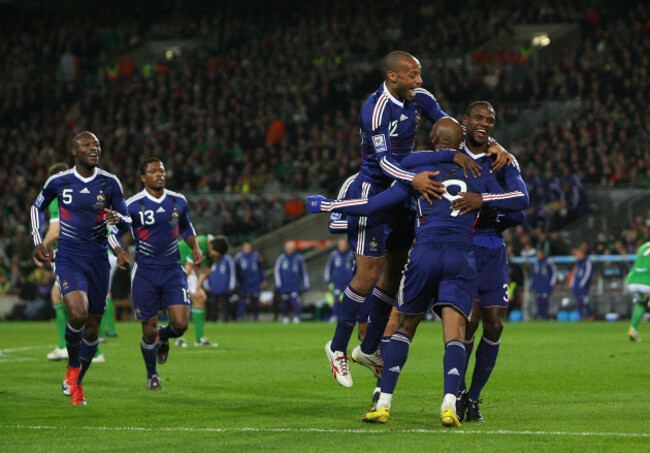 thierry-henry-and-eric-abidal-celebrate-with-nicolas-anelka