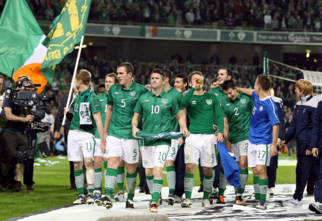 robbie-keane-and-the-ireland-players-do-a-lap-of-honour