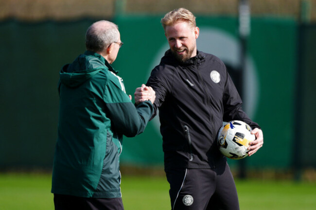 celtic-goalkeeper-kasper-schmeichel-and-manager-martin-oneill-left-during-a-training-session-at-the-lennoxtown-training-complex-picture-date-friday-march-20-2026