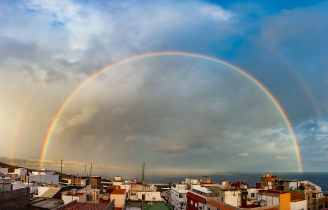 las-palmas-gran-canaria-canary-islands-spain-21st-march-2026-a-double-rainbow-over-las-palmas-on-gran-canaria-as-storm-therese-continues-to-effect-the-canary-islands-with-strong-winds-heavy-rai