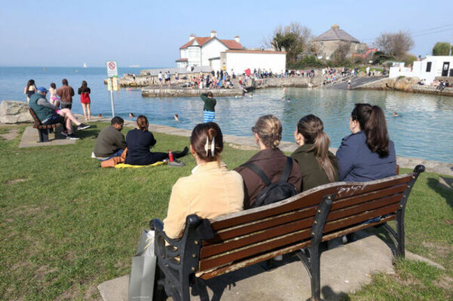 880Sunny Weather_90745155