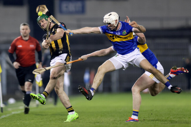 eoin-cody-is-blocked-by-johnny-ryan