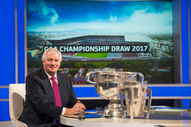 michael-lyster-presenting-the-sunday-game-championship-draw