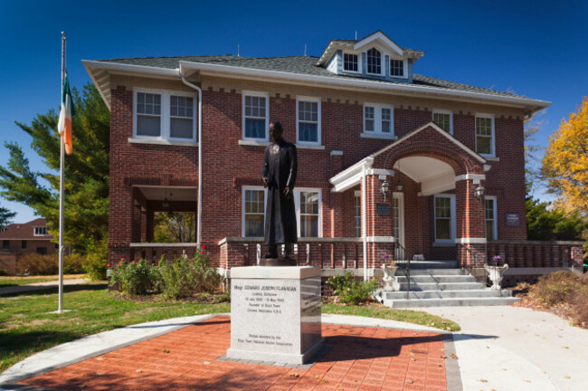 usa-nebraska-boys-town-boys-town-village-childrens-refuge-founded-in-1917-former-home-and-statue-of-father-flanagan-founder