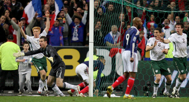 republic-of-irelands-shay-given-left-appeals-for-handball-after-frances-thierry-henry-centre-set-up-williams-gallas-winning-goal-during-the-fifa-world-cup-qualifying-play-off-at-the-stade-de-fr