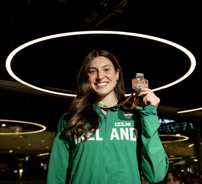 kate-oconnor-arrives-home