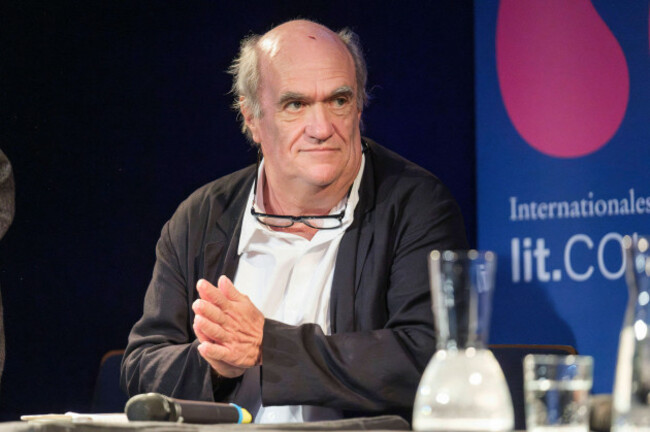 der-irischer-schriftsteller-journalist-und-literaturkritiker-colm-toibin-wahrend-einer-veranstaltung-in-der-kulturkirche-anlasslich-der-lit-cologne-the-irish-writer-journalist-and-literary-crit