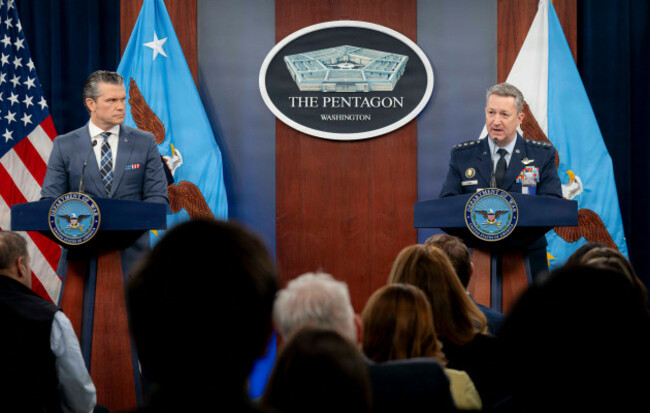 washington-united-states-of-america-19th-mar-2026-washington-united-states-of-america-19-march-2026-u-s-joint-chiefs-of-staff-chair-gen-dan-caine-right-responds-to-a-reporters-question-as