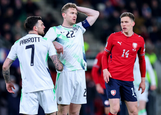 nathan-collins-reacts-as-his-shot-hits-the-bar