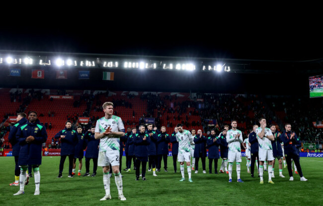 the-ireland-team-dejected-after-the-match