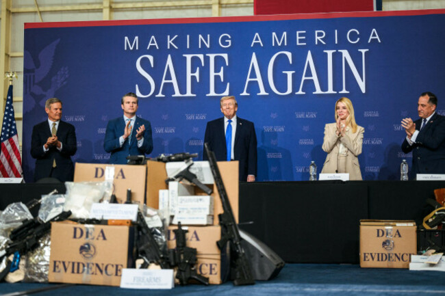 memphis-united-states-of-america-23rd-mar-2026-memphis-united-states-of-america-23-march-2026-u-s-president-donald-trump-center-is-applauded-during-the-memphis-safe-task-force-roundtable-on