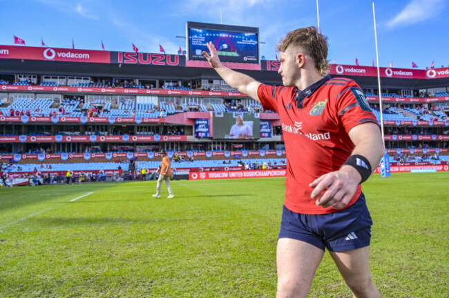 craig-casey-applauds-the-fans-after-the-match