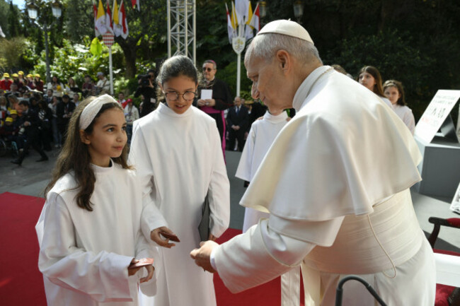 monaco-monte-carlo-28th-mar-2026-no-libri-monte-carlo-monaco-2026328-pope-leo-xiv-during-a-meeting-with-young-people-and-catechumen-in-the-area-in-front-of-the-church-of-st-devote-in-mon