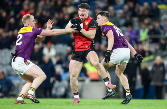 daniel-guinness-is-tackled-by-shane-doyle-and-william-gaul