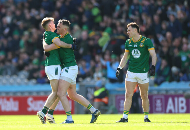 cathal-hickey-bryan-menton-and-jordan-morris-celebrates-at-the-final-whistle