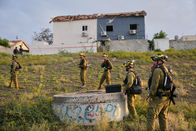israeli-security-forces-work-at-the-site-of-an-iranian-missile-strike-in-beersheba-southern-israel-sunday-march-29-2026-ap-photomaya-levin