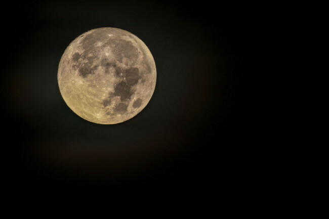 the-full-moon-at-west-begins-to-be-illuminated-by-the-light-of-dawn-over-the-eastern-andean-mountains-of-central-colombia