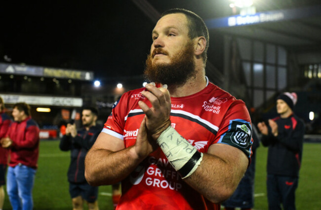 marnus-van-der-merwe-celebrates-winning