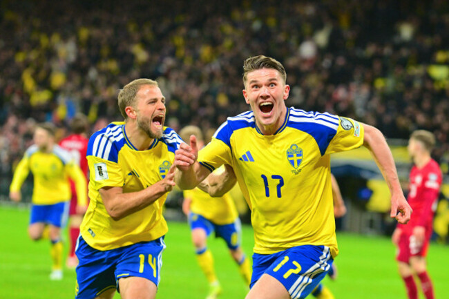 solna-sweden-31st-mar-2026-strawberry-arena-solna-sweden-march-31-viktor-gyokeres-of-sweden-and-roony-bardghji-of-sweden-celebrates-goal-in-the-world-cup-2026-qualifier-match-between-sweden-an