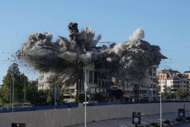 smoke-rises-after-an-israeli-airstrike-hits-a-building-near-the-airport-road-in-beirut-lebanon-tuesday-march-31-2026-ap-photobilal-hussein