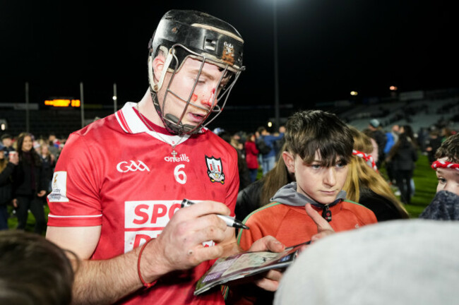 eoin-downey-signs-autographs-for-young-fans