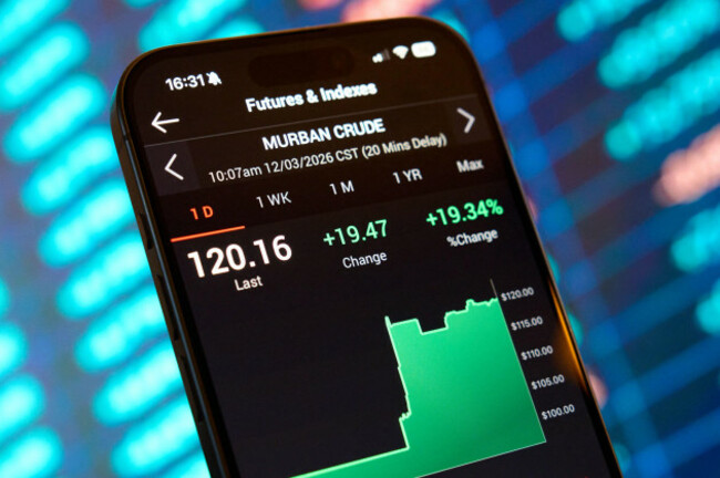 warsaw-poland-12th-mar-2026-oil-prices-are-seen-displayed-on-a-mobile-device-in-this-illustration-photo-taken-in-warsaw-poland-on-12-march-2026-oil-prices-climbed-back-above-100-a-barrel-and-s