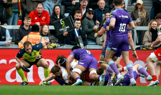 jack-crowley-scores-his-sides-first-try-of-the-match