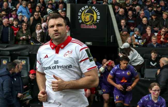 tadhg-beirne-runs-out-ahead-of-the-match