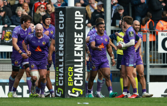 immanuel-feyi-waboso-celebrates-with-teammates-after-scoring-his-sides-fourth-try-of-the-match