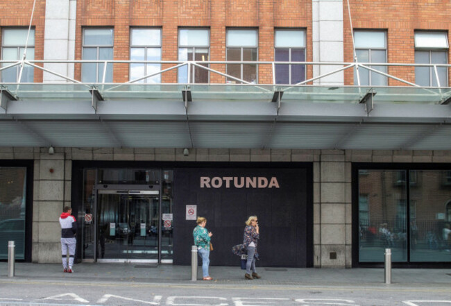 the-entrance-to-the-rotunda-maternity-hospital-in-parnell-street-dublin-ireland-believed-to-be-the-oldest-continuously-operating-maternity-hospital