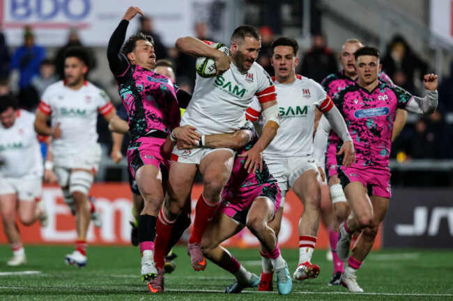 jack-walsh-tackles-stuart-mccloskey