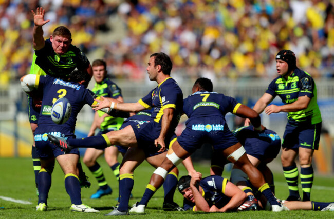 morgan-parra-clears-under-pressure-from-tadhg-furlong