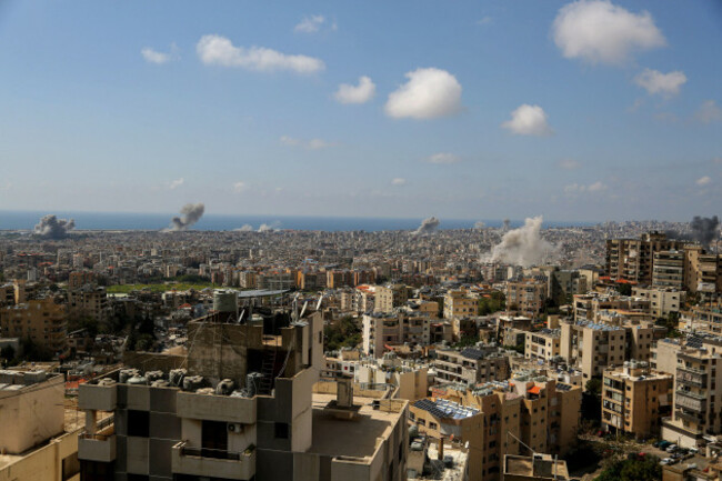 beirut-lebanon-08th-apr-2026-smoke-of-billows-from-several-places-in-beirut-southern-suburb-a-stronghold-of-pro-iranian-hezbollah-after-a-wave-of-simultaneous-airstrikes-by-israel-the-israeli-m