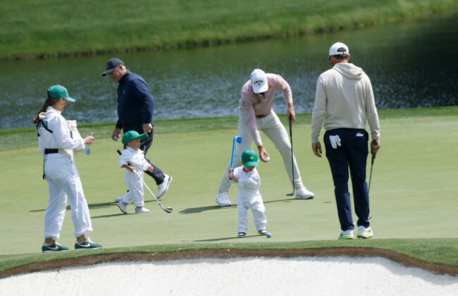 augusta-united-states-08th-apr-2026-scottie-scheffler-watches-his-son-bennett-take-a-swing-as-he-and-his-family-take-part-in-the-2026-masters-golf-tournament-par-3-contest-at-augusta-national-golf