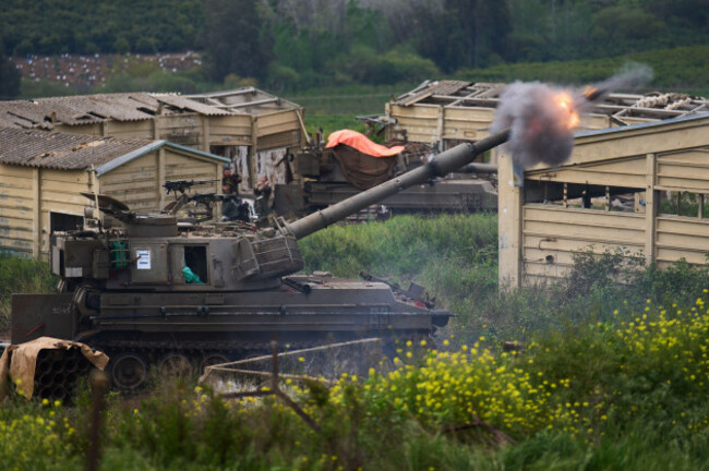 israeli-military-mobile-artillery-unit-fires-towards-southern-lebanon-from-northern-israel-thursday-april-9-2026-ap-photoariel-schalit