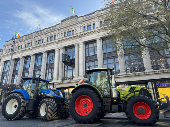 vehicles-take-part-on-the-third-day-of-a-national-fuel-protest-against-rising-fuel-prices-in-oconnell-st-dublin-hauliers-and-agricultural-contractors-staged-a-series-of-slow-moving-convoys-on-motor