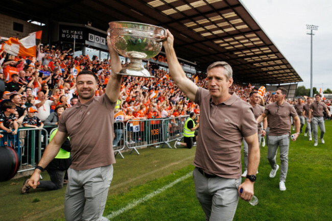 aidan-forker-and-kieran-mcgeeney-carry-the-sam-maguire-cup-into-the-homecoming-at-the-box-it-athletic-grounds