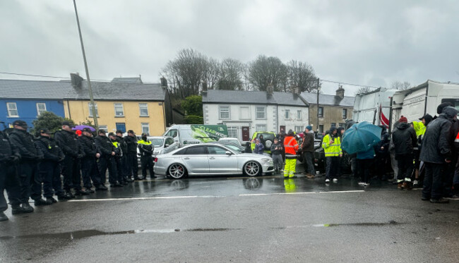 Whitegate standoff-2_90746463