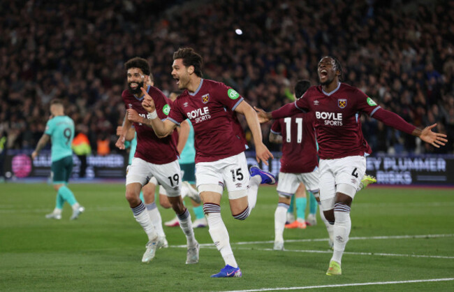 london-uk-10th-apr-2026-london-england-april-10-goal-1-0-konstantinos-mavropanos-of-west-ham-united-goal-celebration-after-scoring-to-make-the-score-1-0-during-the-match-between-west-ham-unite